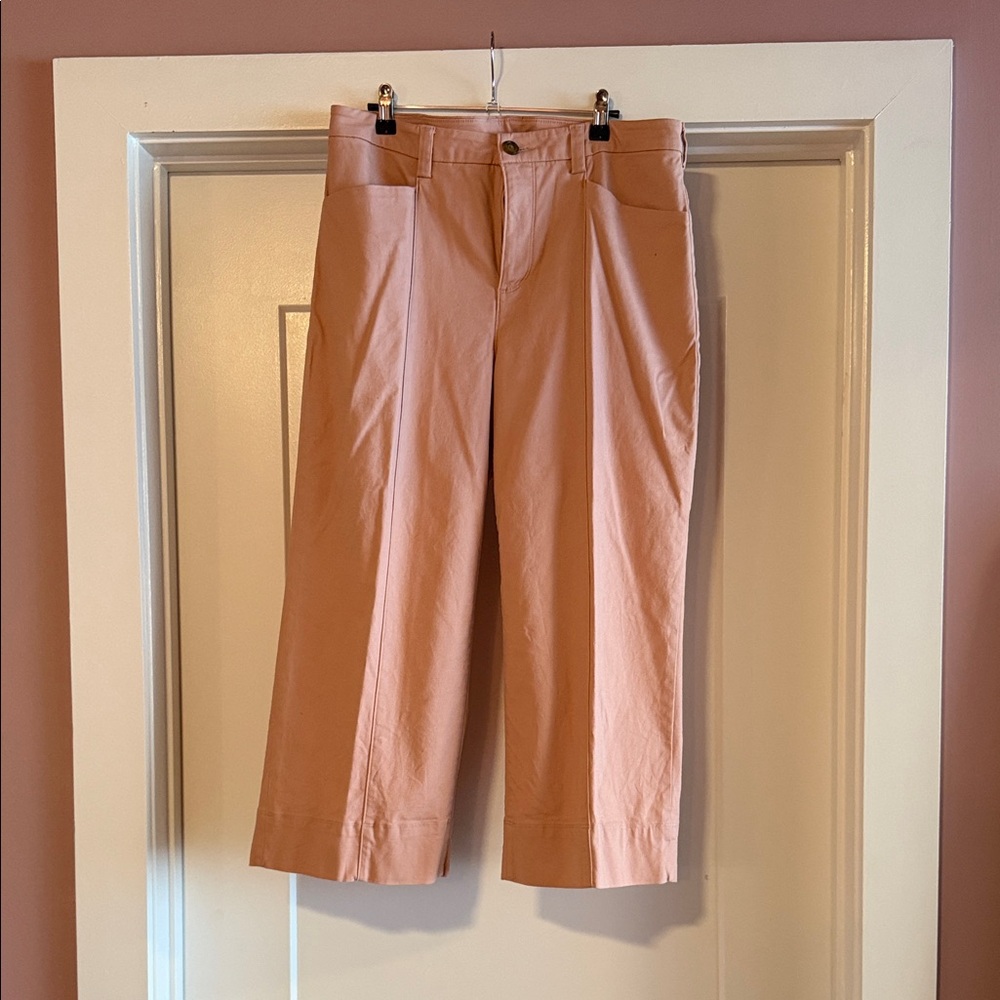 Deluth Trading Co Peach Cropped Pants